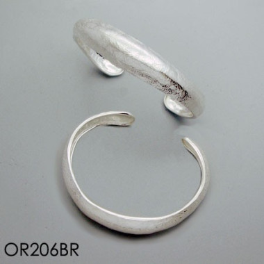 RETICULATED TEXTURE BANGLE