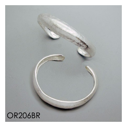 RETICULATED TEXTURE BANGLE