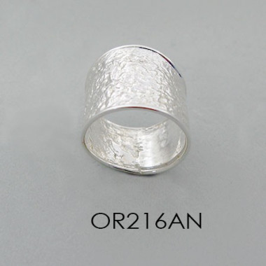 Anillo reticulado irregular.