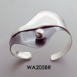WAVED BANGLE WITH SILVER PEARL