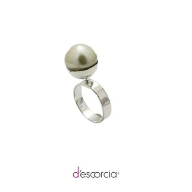 Anillo ajustable con perla y media casquilla.