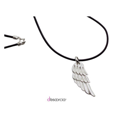 WING PENDANT WITH RUBBER NECKLACE