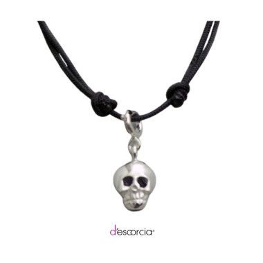 Dije de calavera con collar ajustable de piel 