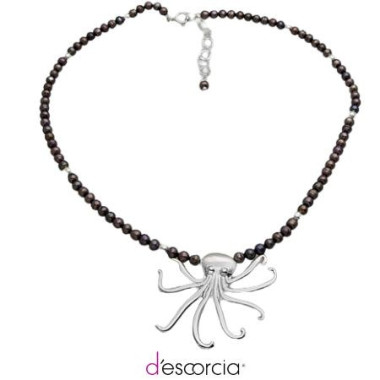 PEARLS NECKLACE WITH MEDIUM OCTOPUS