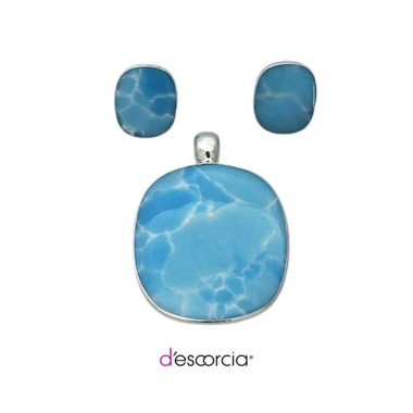 Aretes y dije de barril de larimar.