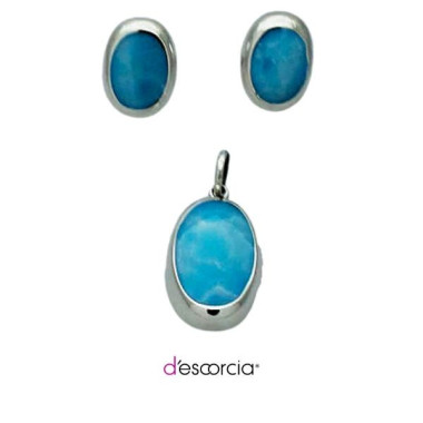 Aretes y dije de óvalo de larimar.